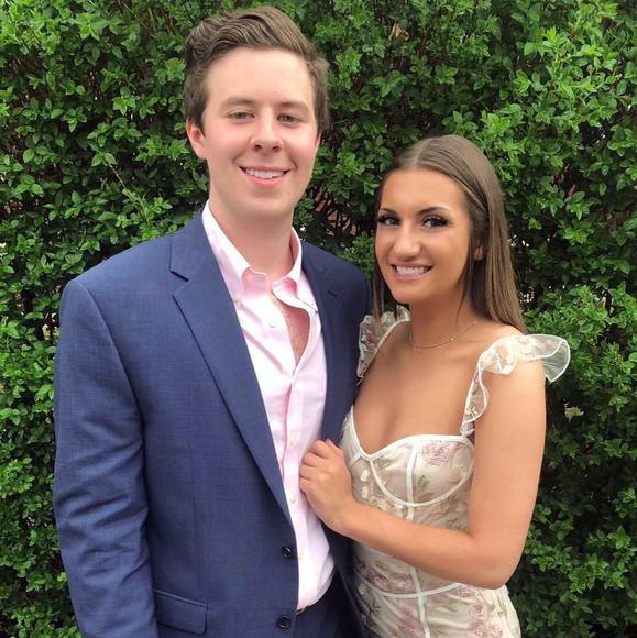 Poshmark profile picture for @taylor_l_k